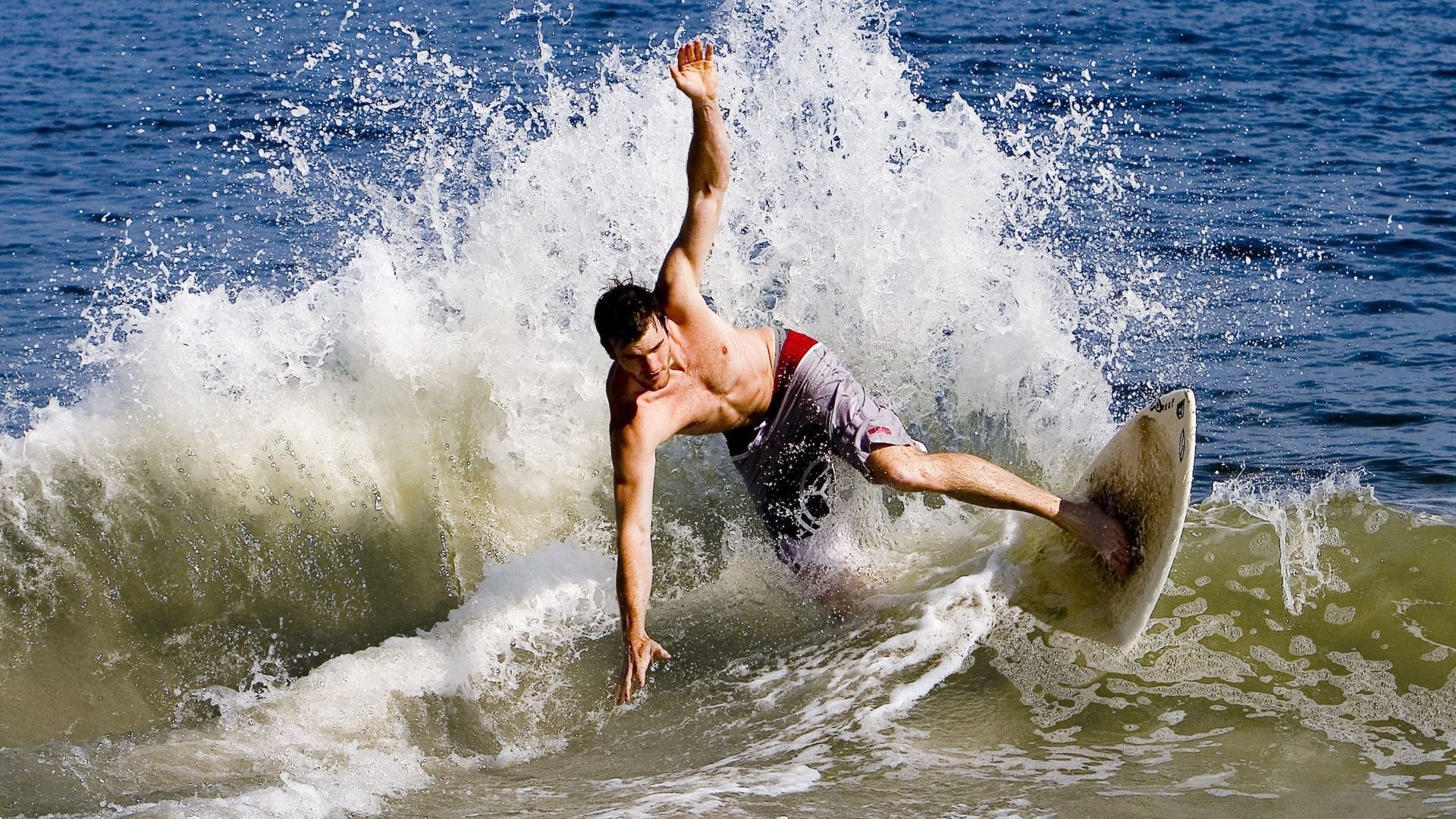 弗朗索瓦·霍尔茨豪伊泽：防守反击中的重要一环，为南非队创造进攻机会